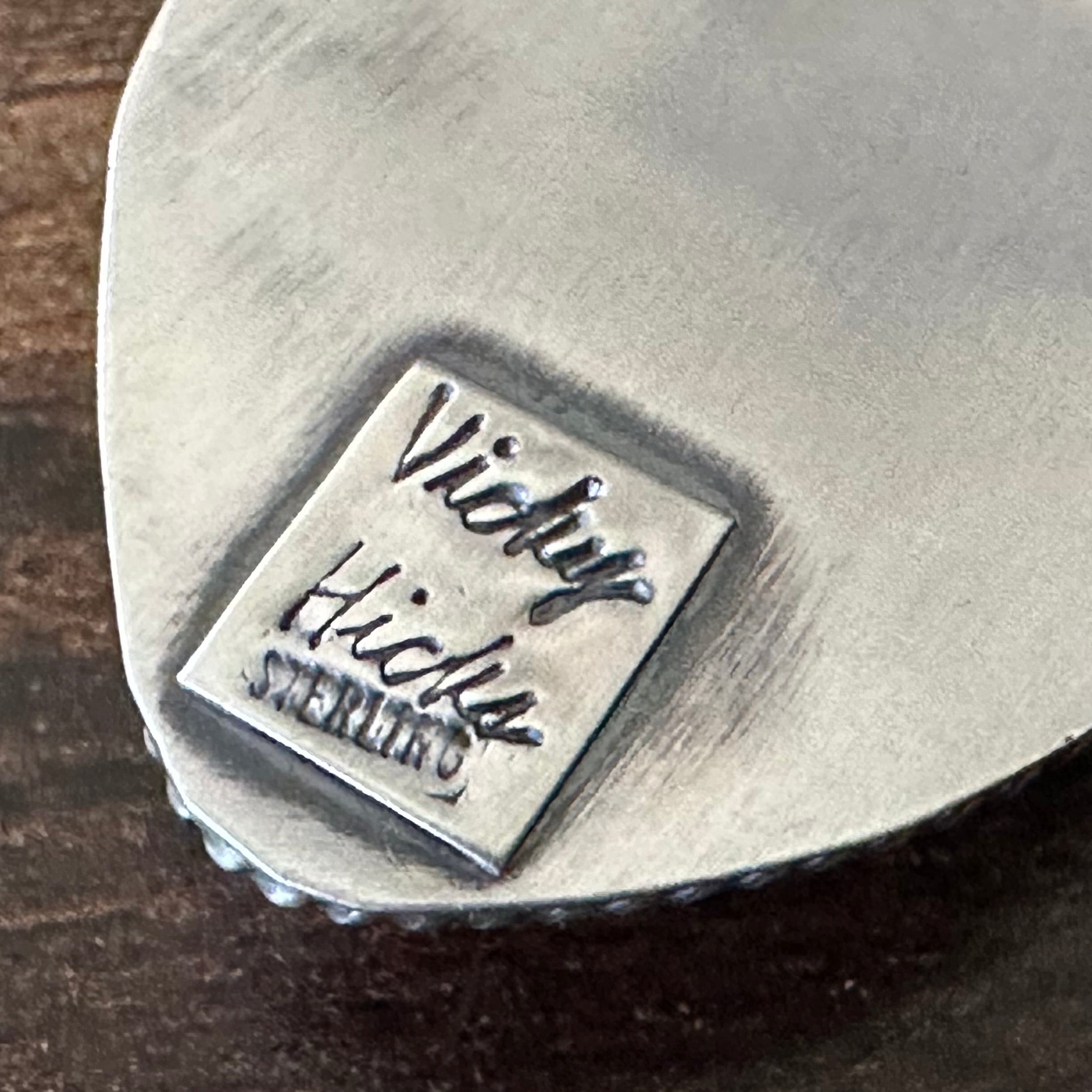 Navajo Vicky Hicks Spiny Oyster Sterling Twist Wire Bezel Heart Pendant Necklace