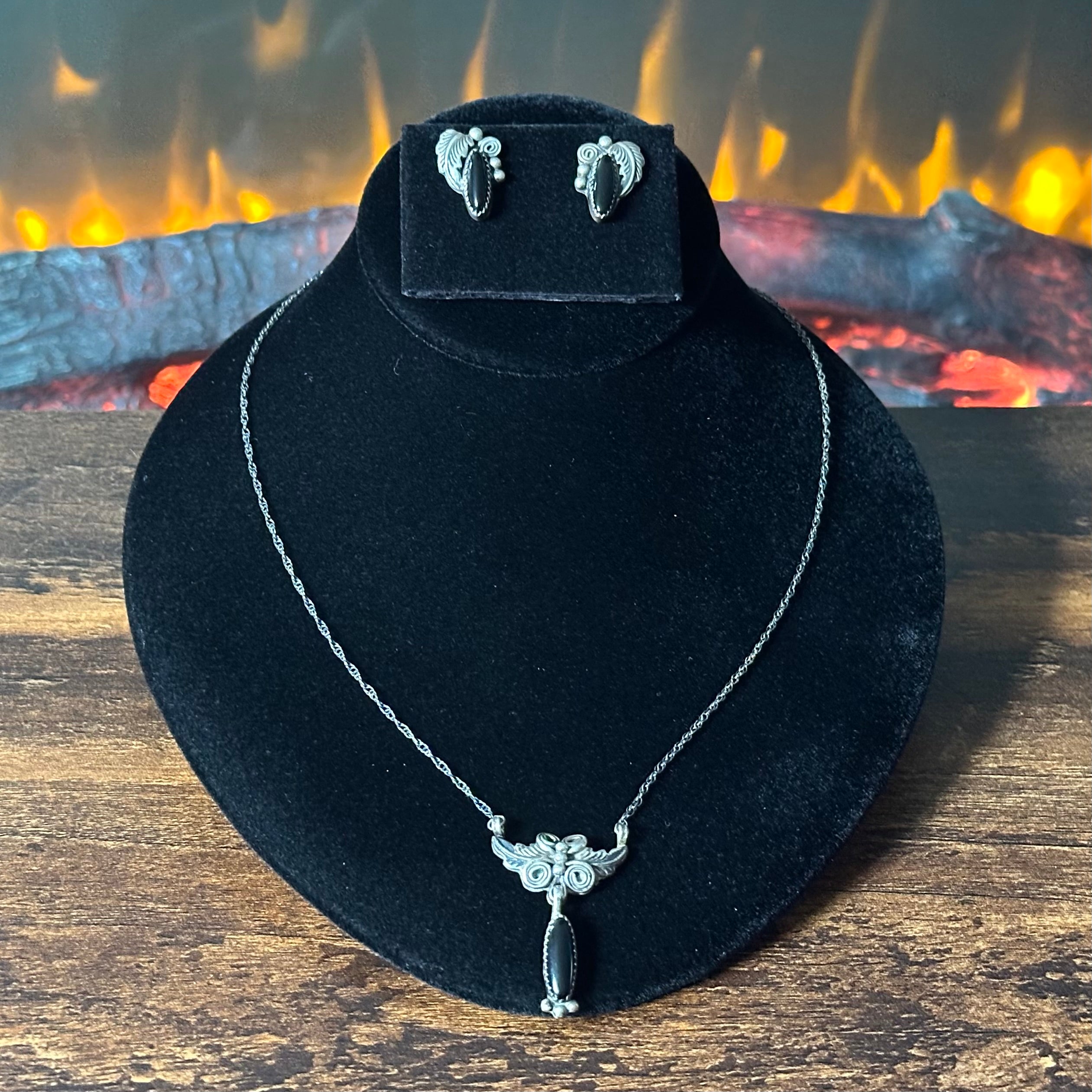 Running Bear Trading Onyx Sterling Raindrop Leaf Necklace Earrings Set