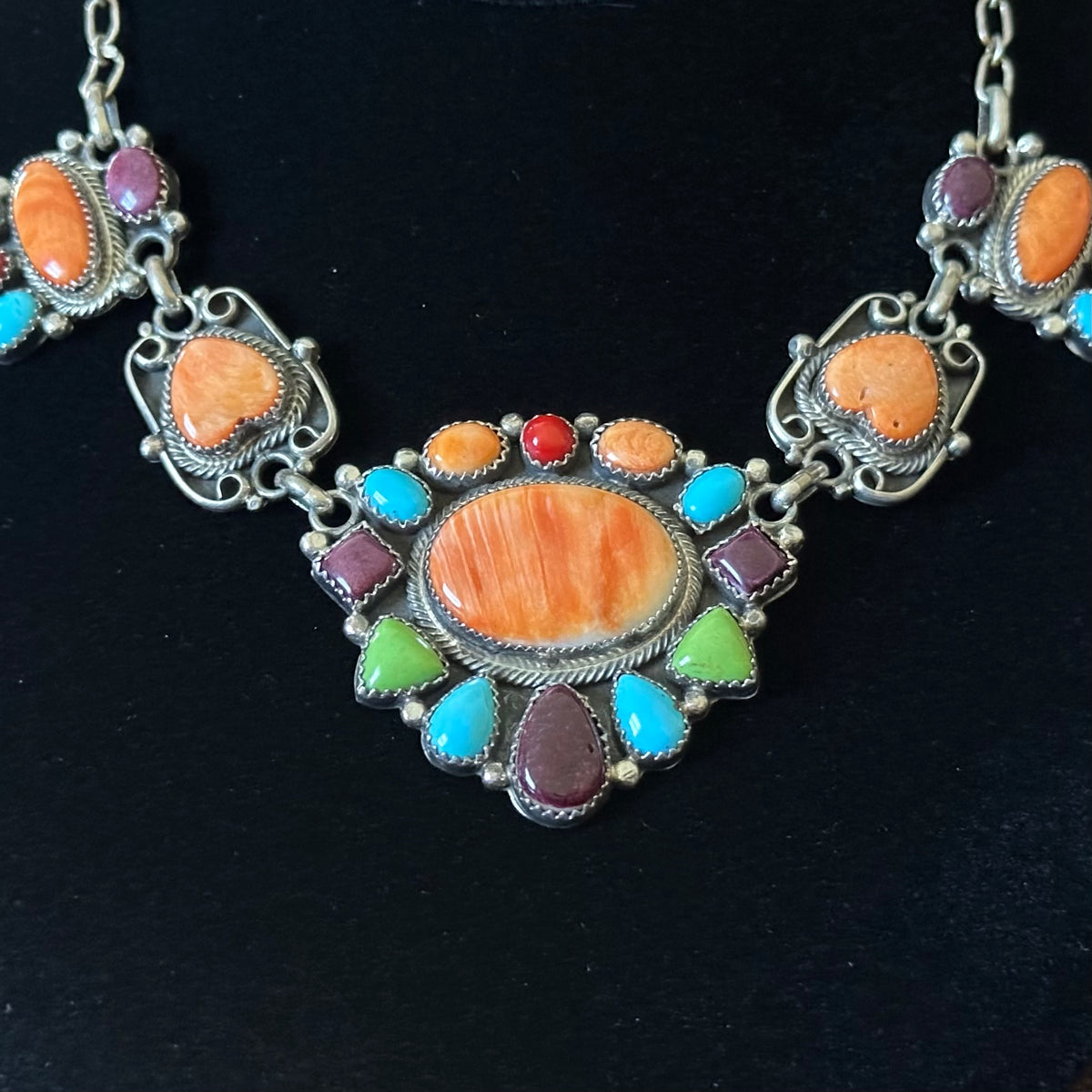Navajo Roie Jaque Turquoise Spiny Oyster Gaspeite 25 Stone Sterling Cluster Heart Choker Necklace