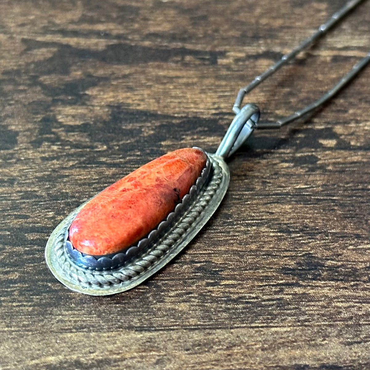 Navajo Herbert Tsosie Orange Spiny Oyster Sterling Twist Wire Liquid Silver Pendant Necklace