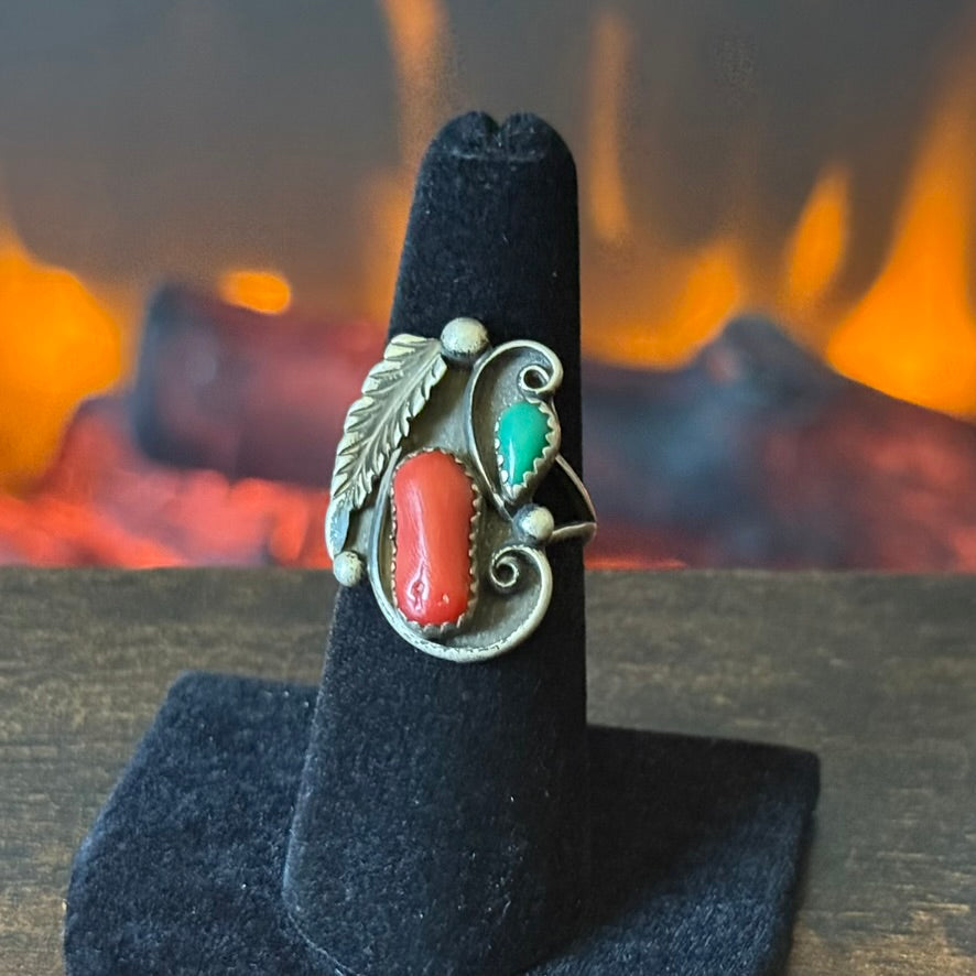 Pictogram Signed Vintage Green Turquoise Red Coral Sterling Feather Ring