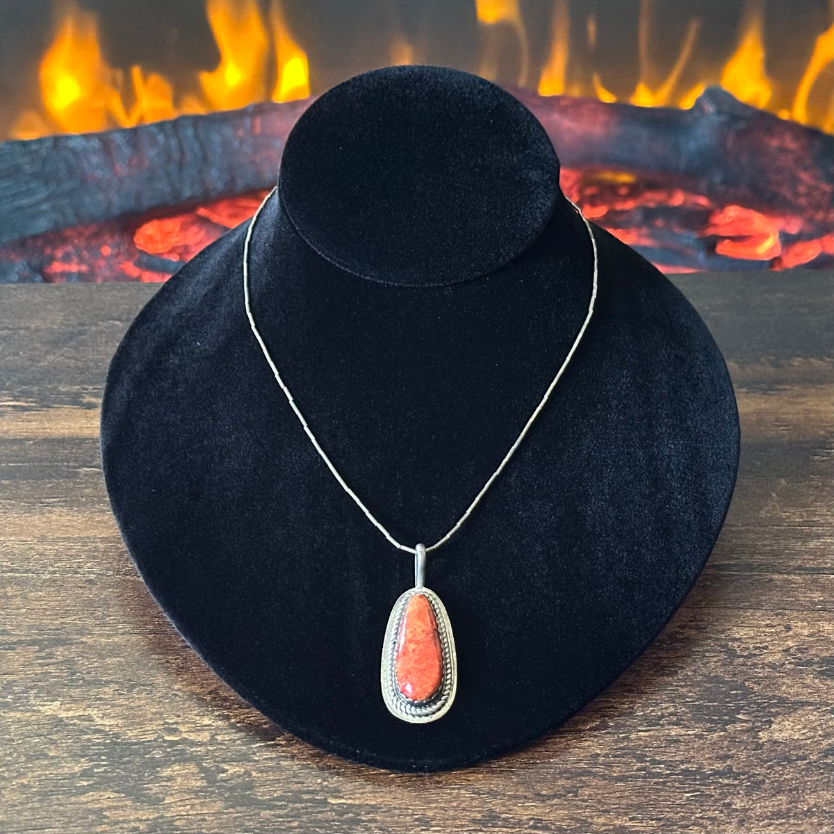 Navajo Herbert Tsosie Orange Spiny Oyster Sterling Twist Wire Liquid Silver Pendant Necklace