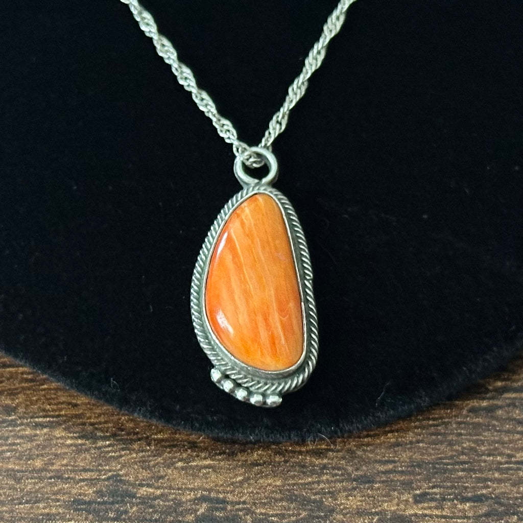 Running Bear Trading Spiny Oyster Sterling Twist Wire Bezel Pendant Necklace