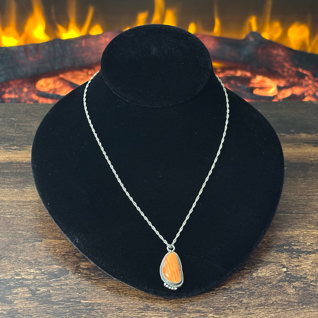 Running Bear Trading Spiny Oyster Sterling Twist Wire Bezel Pendant Necklace