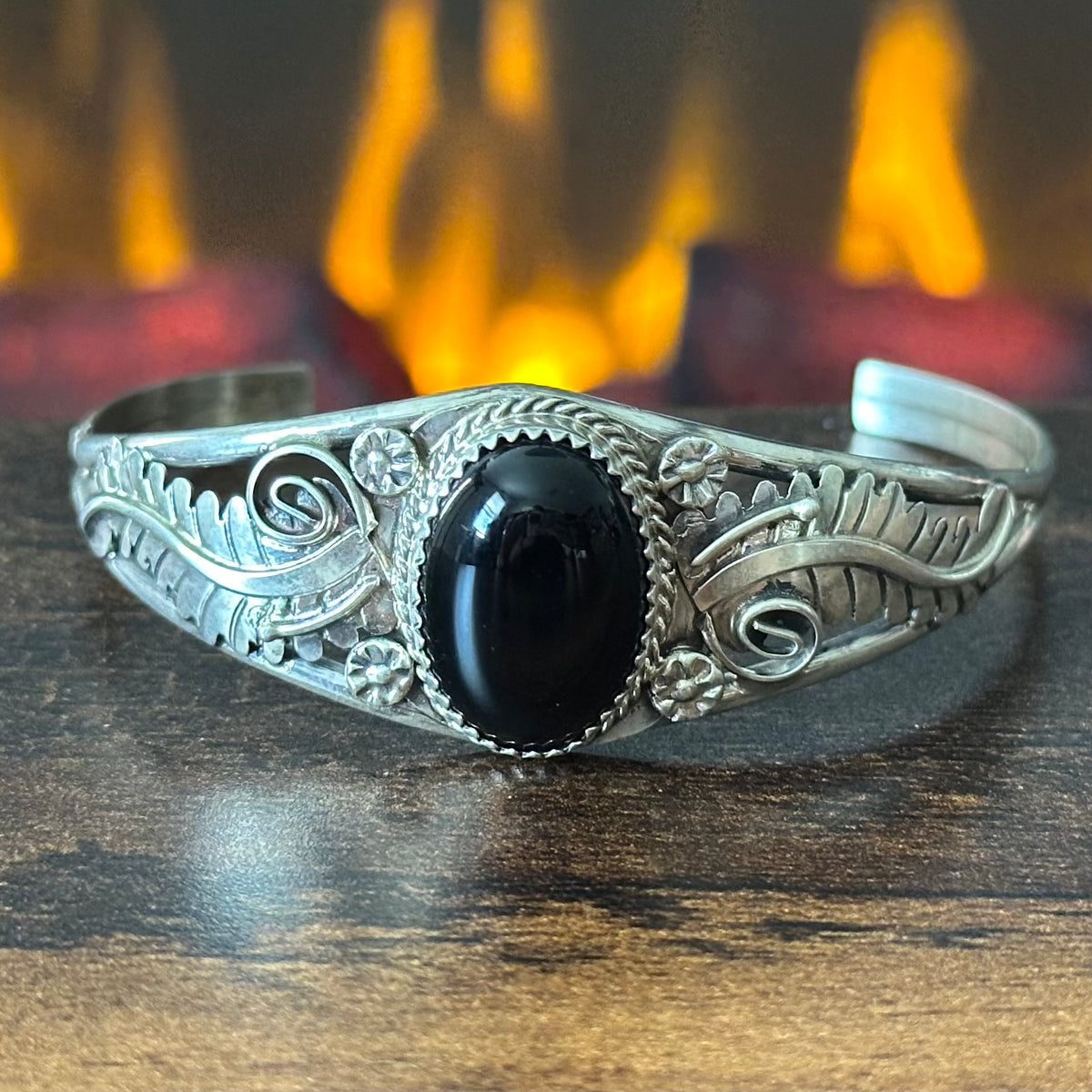 Navajo Susan Yazzie Onyx Sterling Twist Wire Bezel Ornate Leaf Cuff