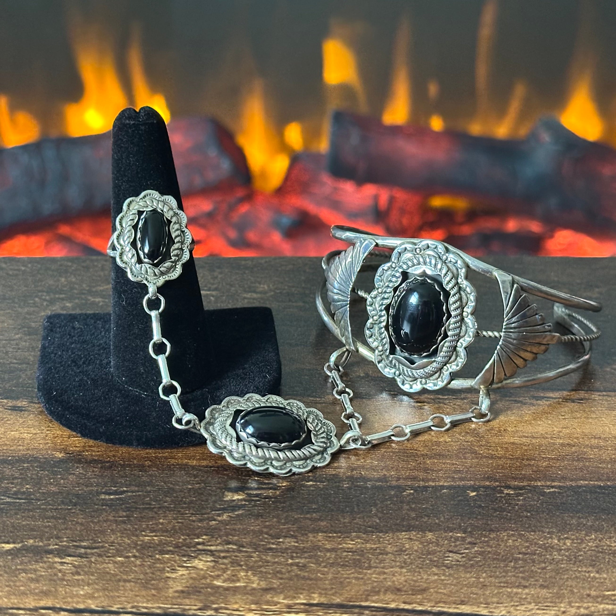 R Signed Onyx Sterling Hand Stamped Twist Wire Cuff Ring Chain