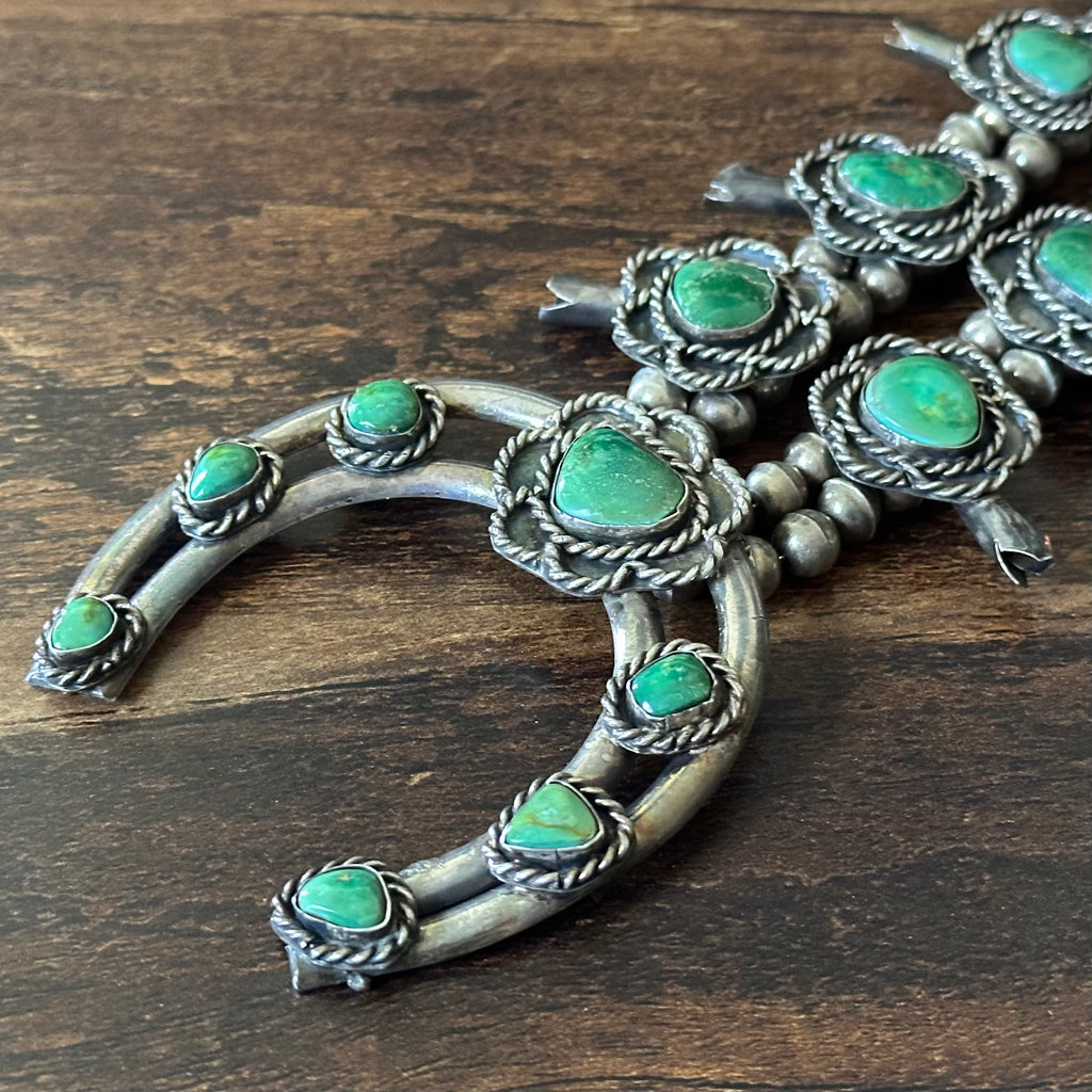 Vintage Green Turquoise 17 Stone Sterling Floral Twist Wire Bezel Squash Blossom Necklace