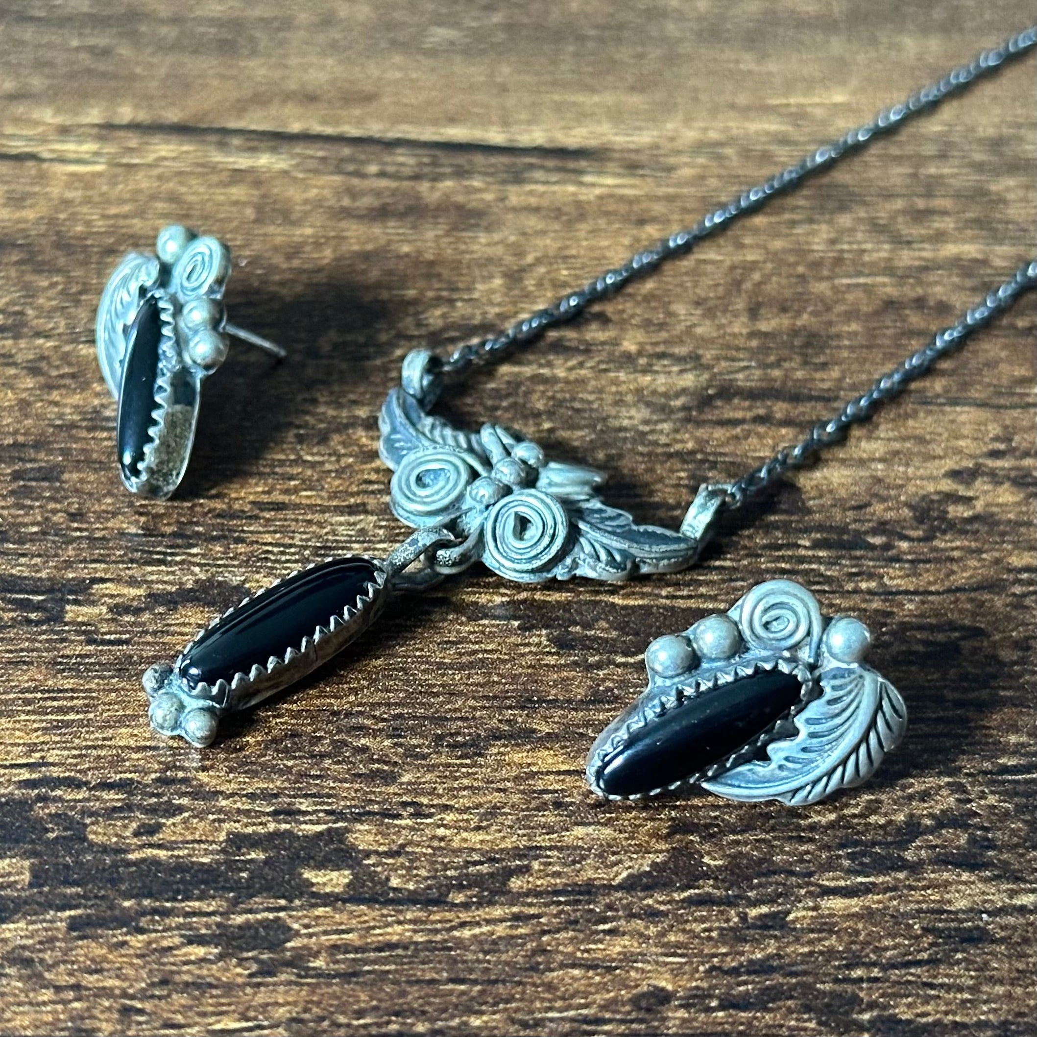 Running Bear Trading Onyx Sterling Raindrop Leaf Necklace Earrings Set